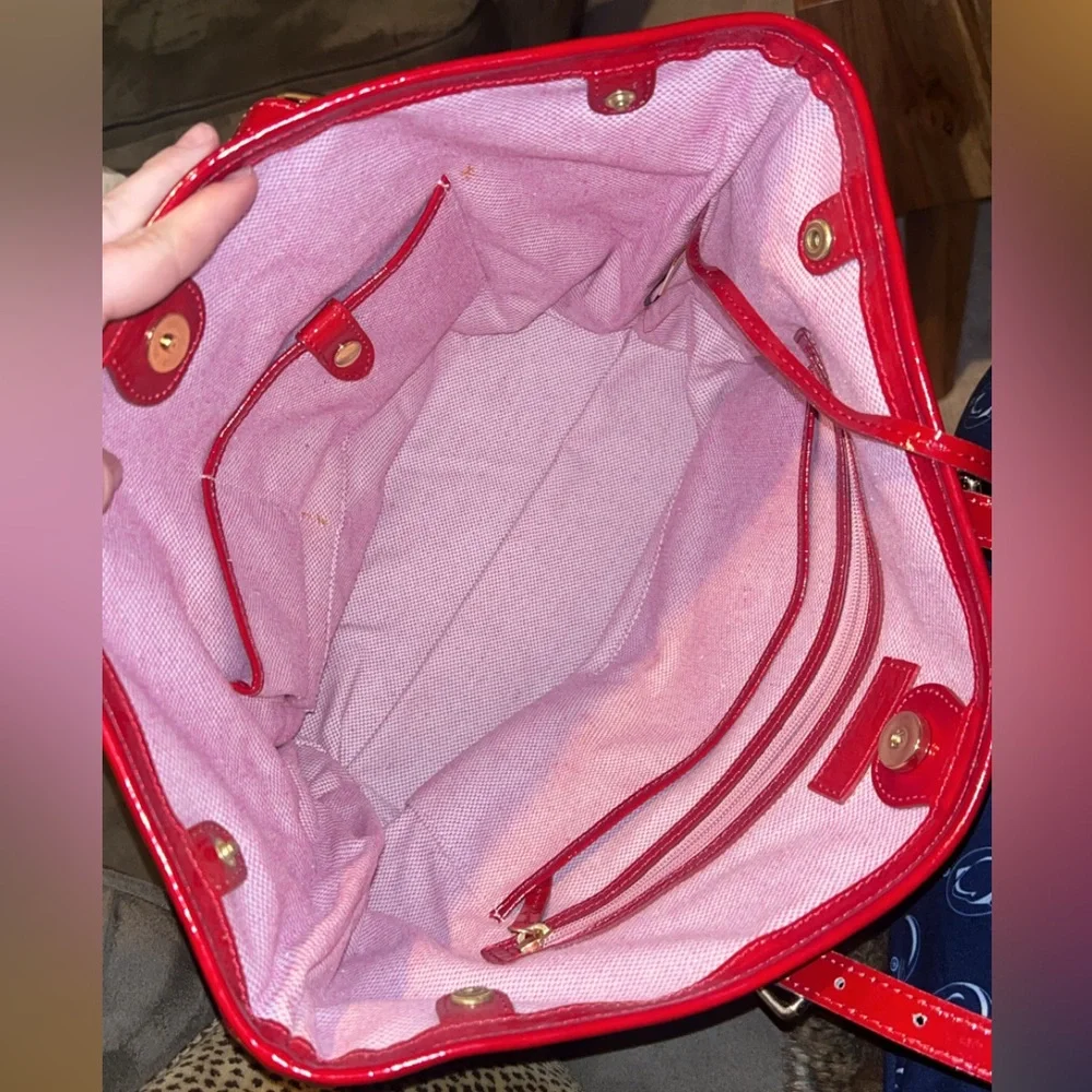 Dooney & Bourke red patent leather tote bag - Picture 3 of 5